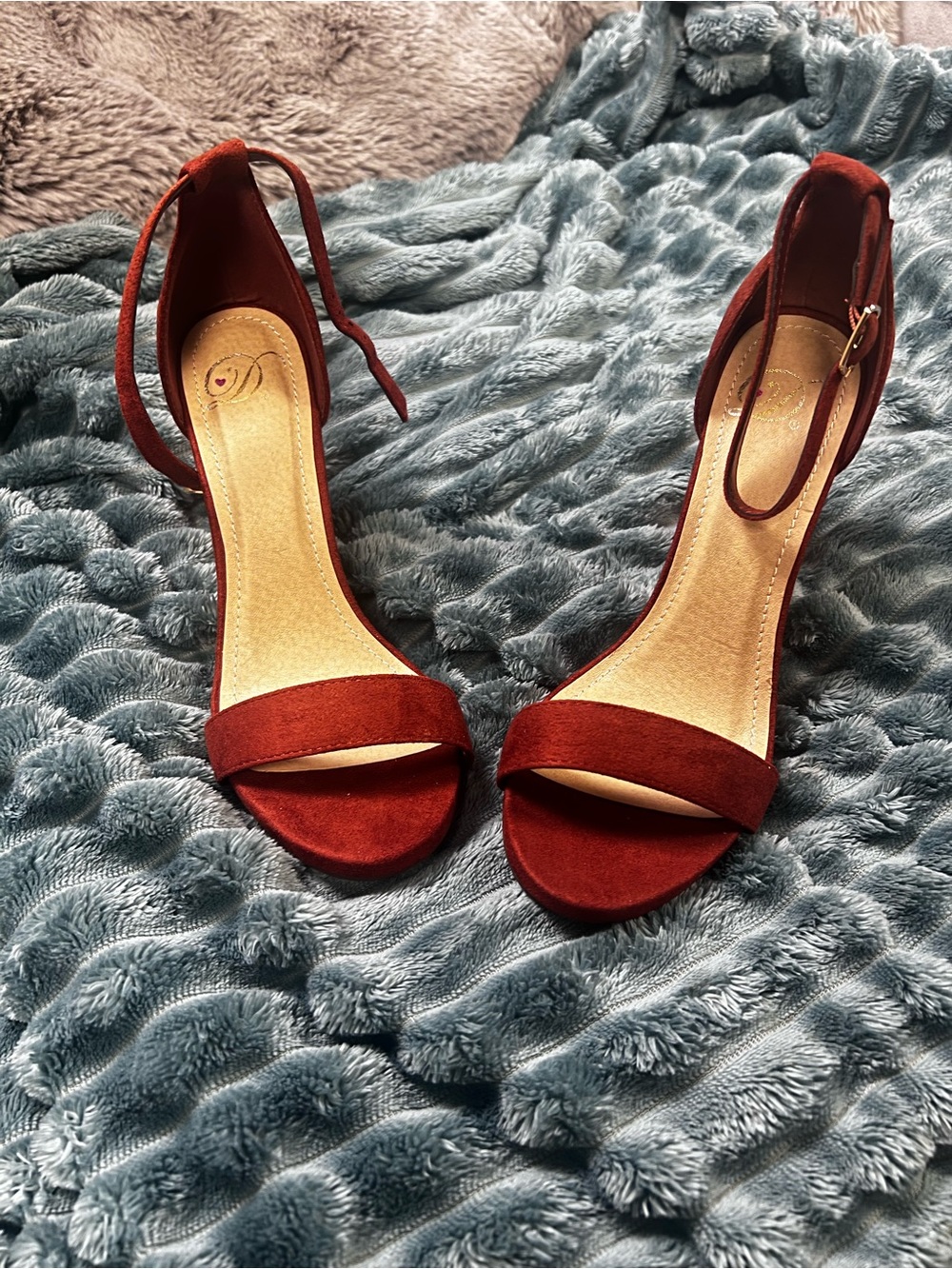 VINCE CAMUTO Red Burgundy Block Heel Ankle Strap Sandals 38 8 - Picture 3 of 14